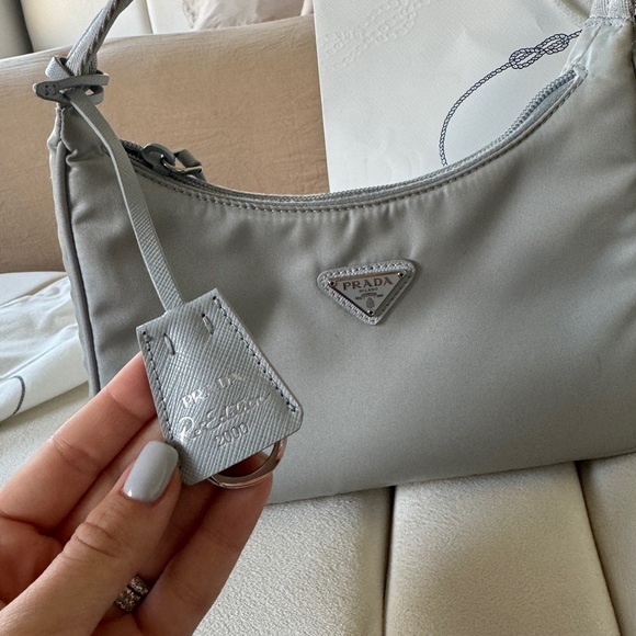 Prada Tessuto Re-edition 2000 in Fiordaliso - Picture 5 of 9